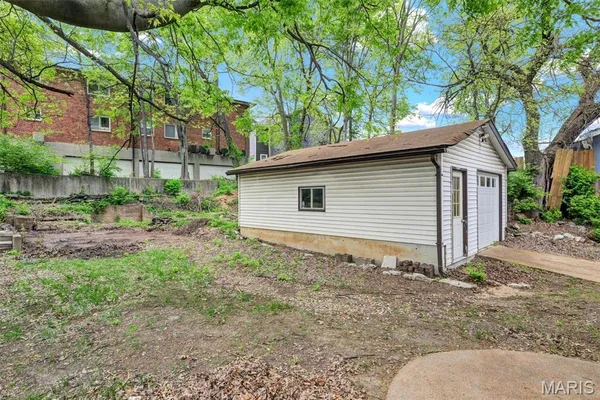 $259,900 | 439 North Laclede Station Road, St. Louis, MO 63119