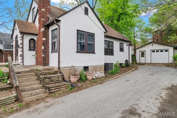 $259,900 | 439 North Laclede Station Road, St. Louis, MO 63119