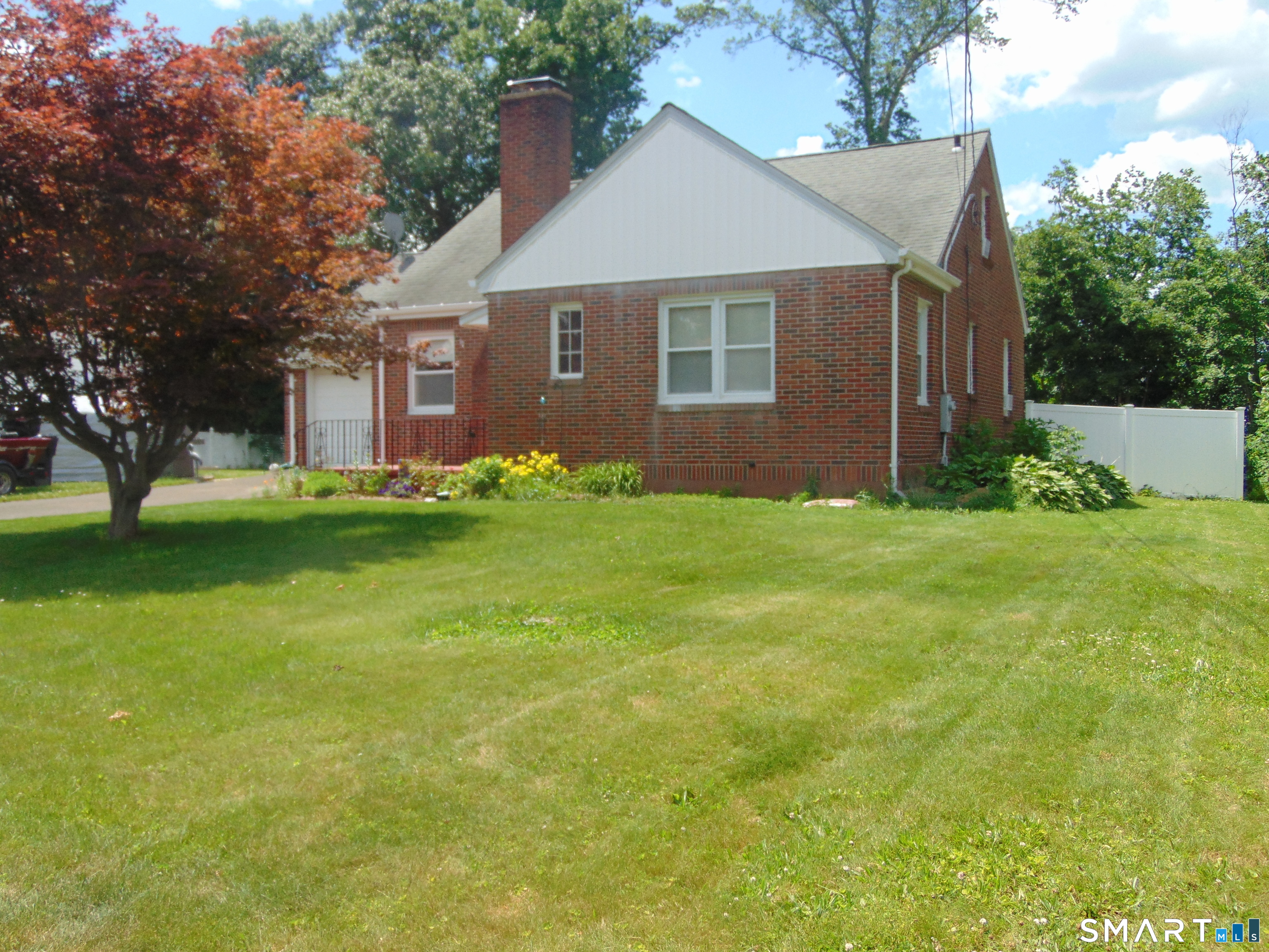 9 Grantham Road Wallingford, CT 06492 - Photo 5 of 29