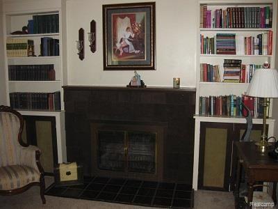 1295 Eason Road Waterford, MI 48328 - Photo 9 of 23 Living room fireplace1.jpg