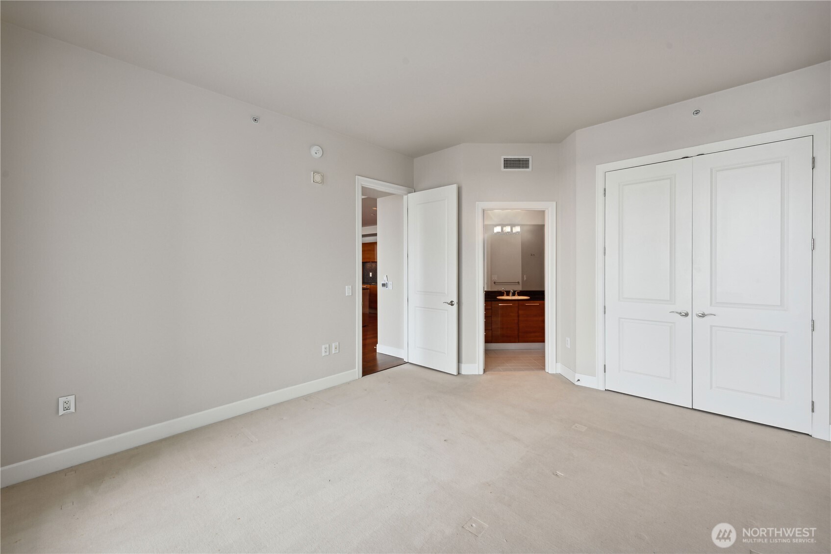 1920 4th Avenue, Unit 2702 Seattle, WA 98101 - Photo 28 of 40 a view of empty room