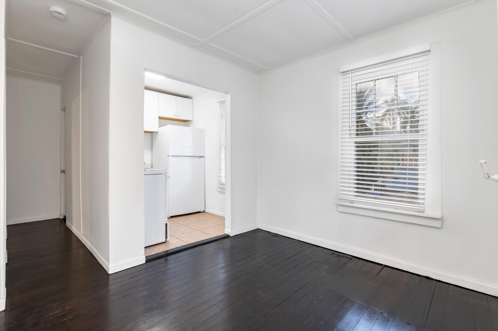204 Conniston Road, Unit UPSTAIRS APARTMENT West Palm Beach, FL 33405 - Photo 5 of 14 Dining Area