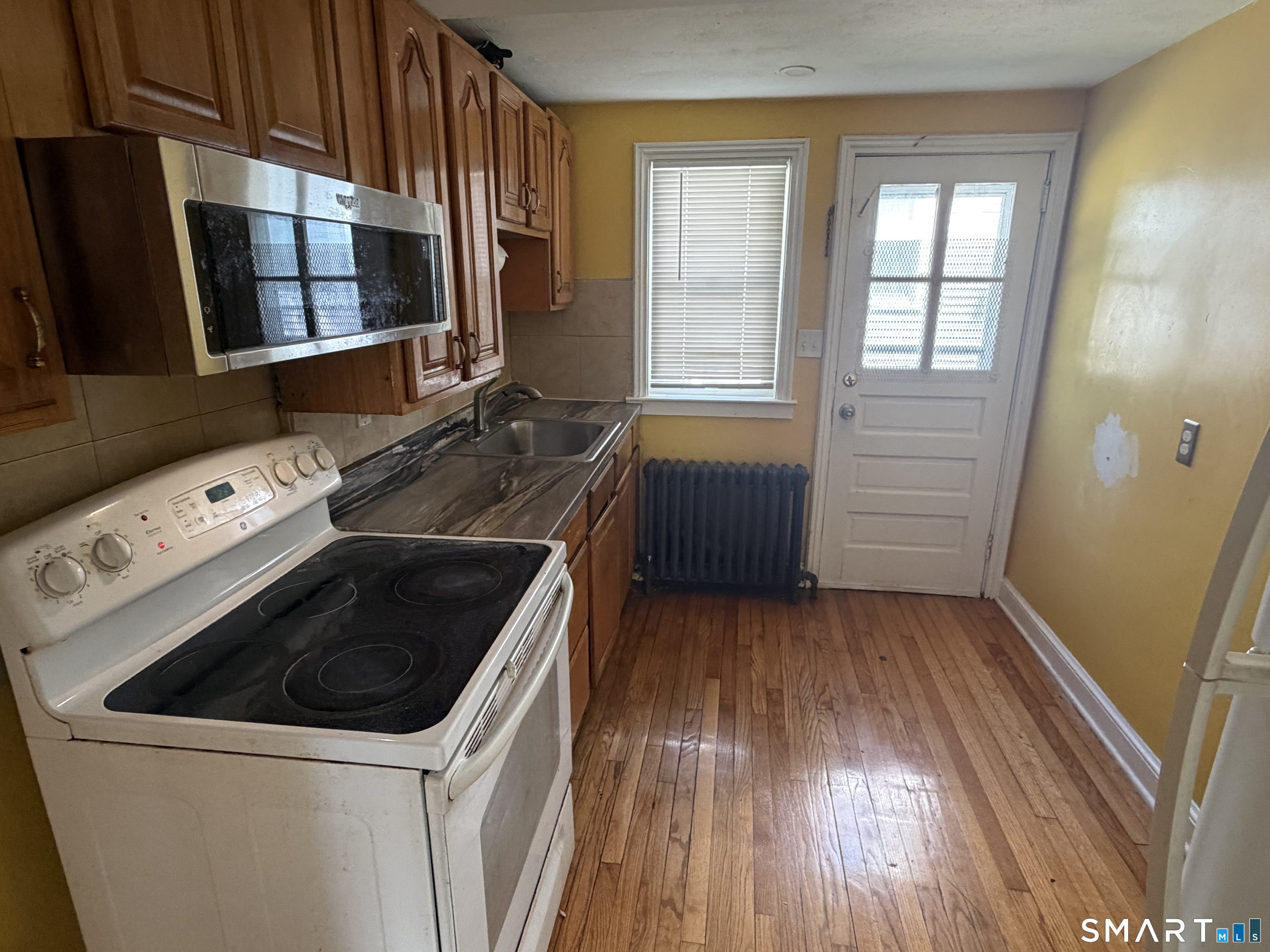 2 Barber Street Windsor, CT 06095 - Photo 4 of 10 Gallery Image 4