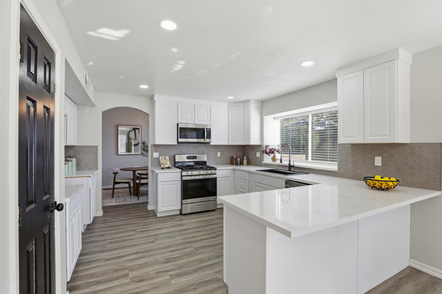 7300 Saltgrass Way Elk Grove, CA 95758 - Photo 11 of 41