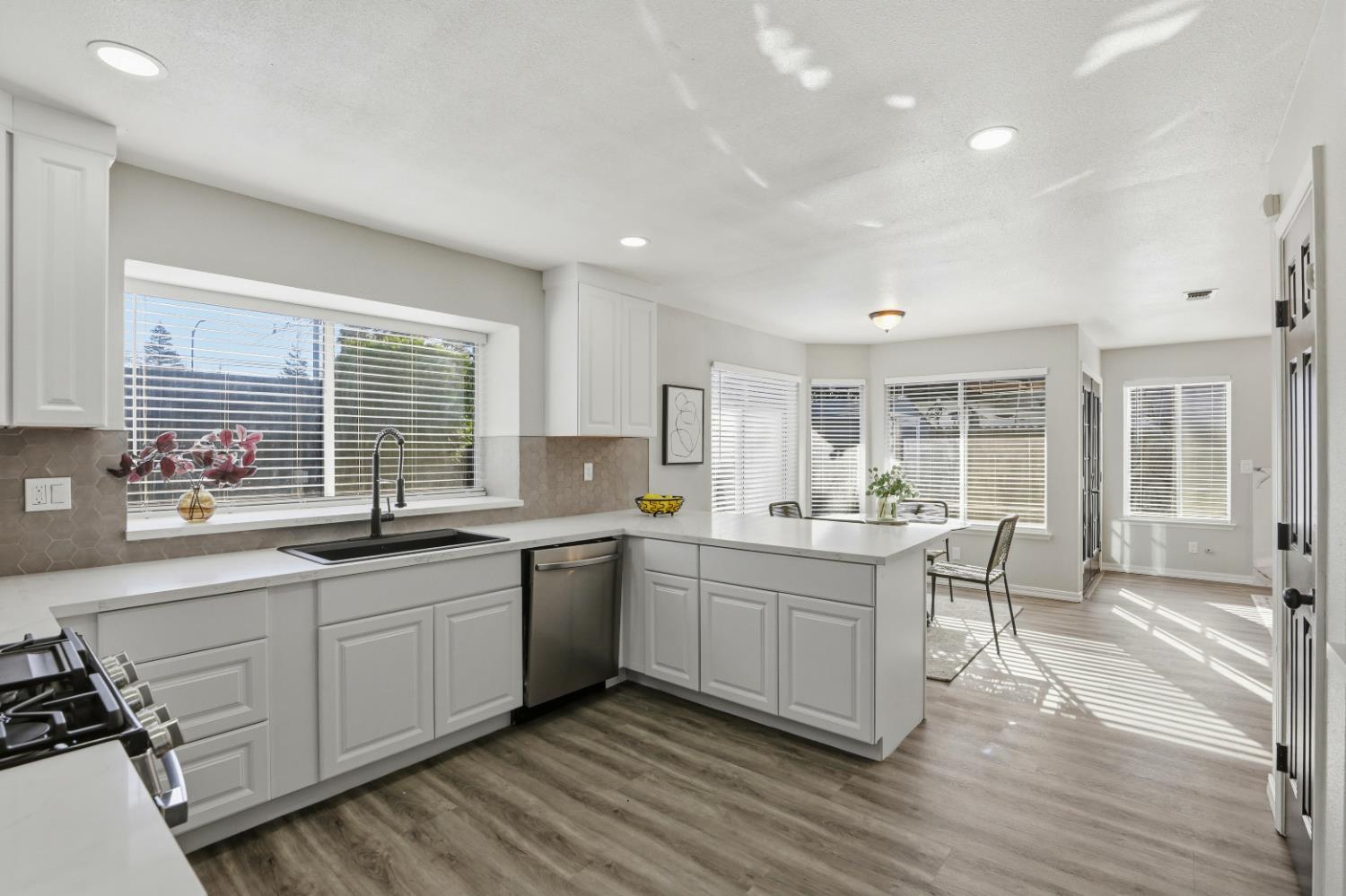 7300 Saltgrass Way Elk Grove, CA 95758 - Photo 14 of 41