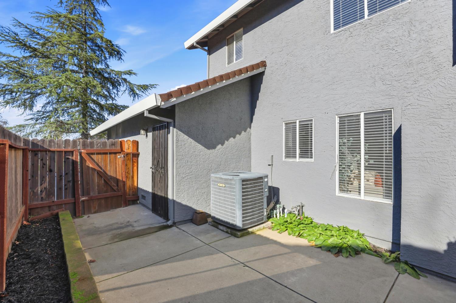 7300 Saltgrass Way Elk Grove, CA 95758 - Photo 32 of 41