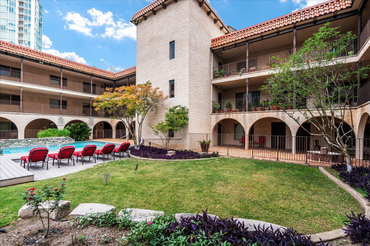 505 West 7th Street, Unit 313 Austin, TX 78701 - Photo 24 of 30 Surrounding community featuring a yard and a swimming pool