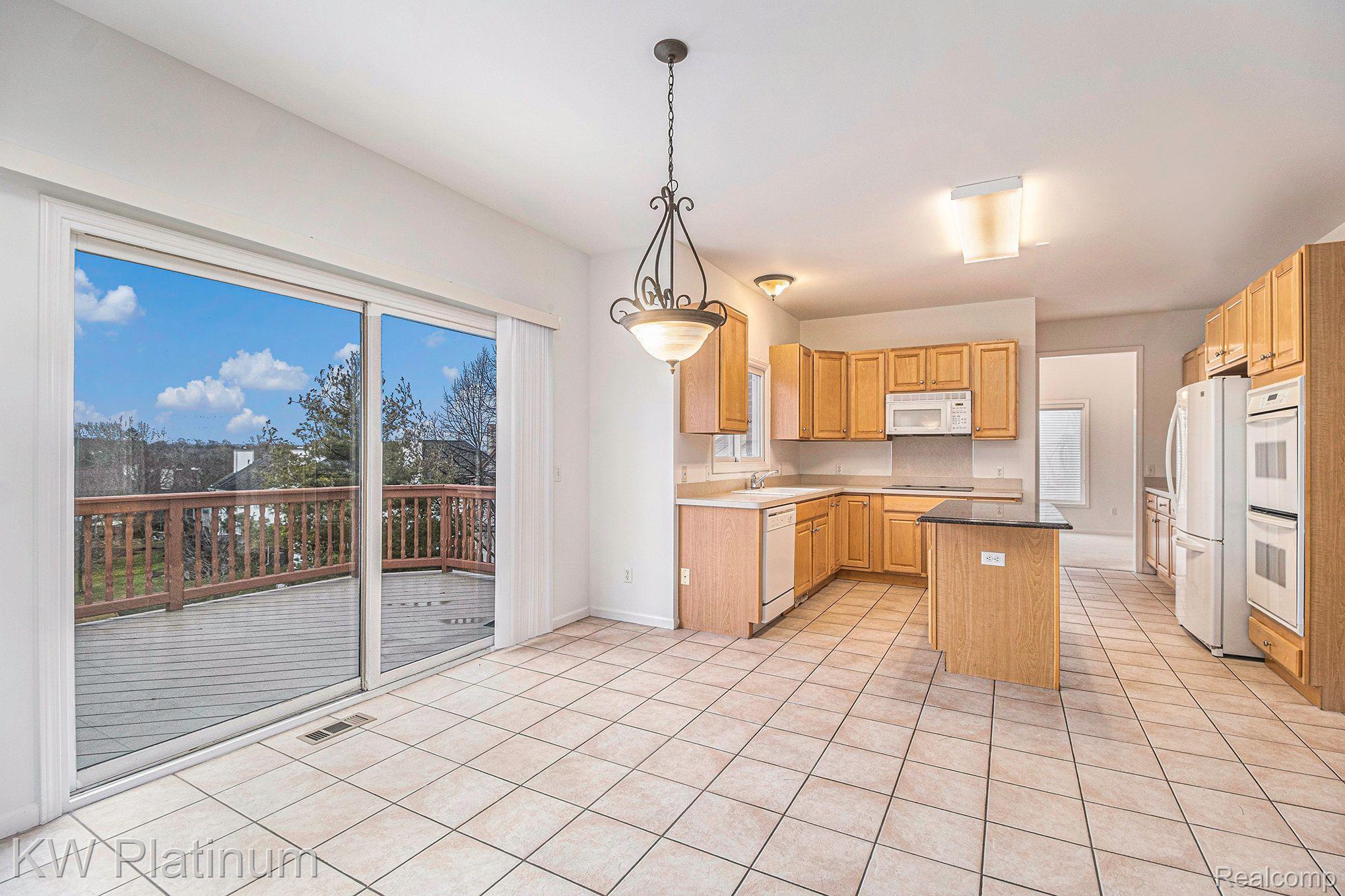 1215 Putnam Circle Rochester, MI 48307 - Photo 3 of 28 Gallery Image 3