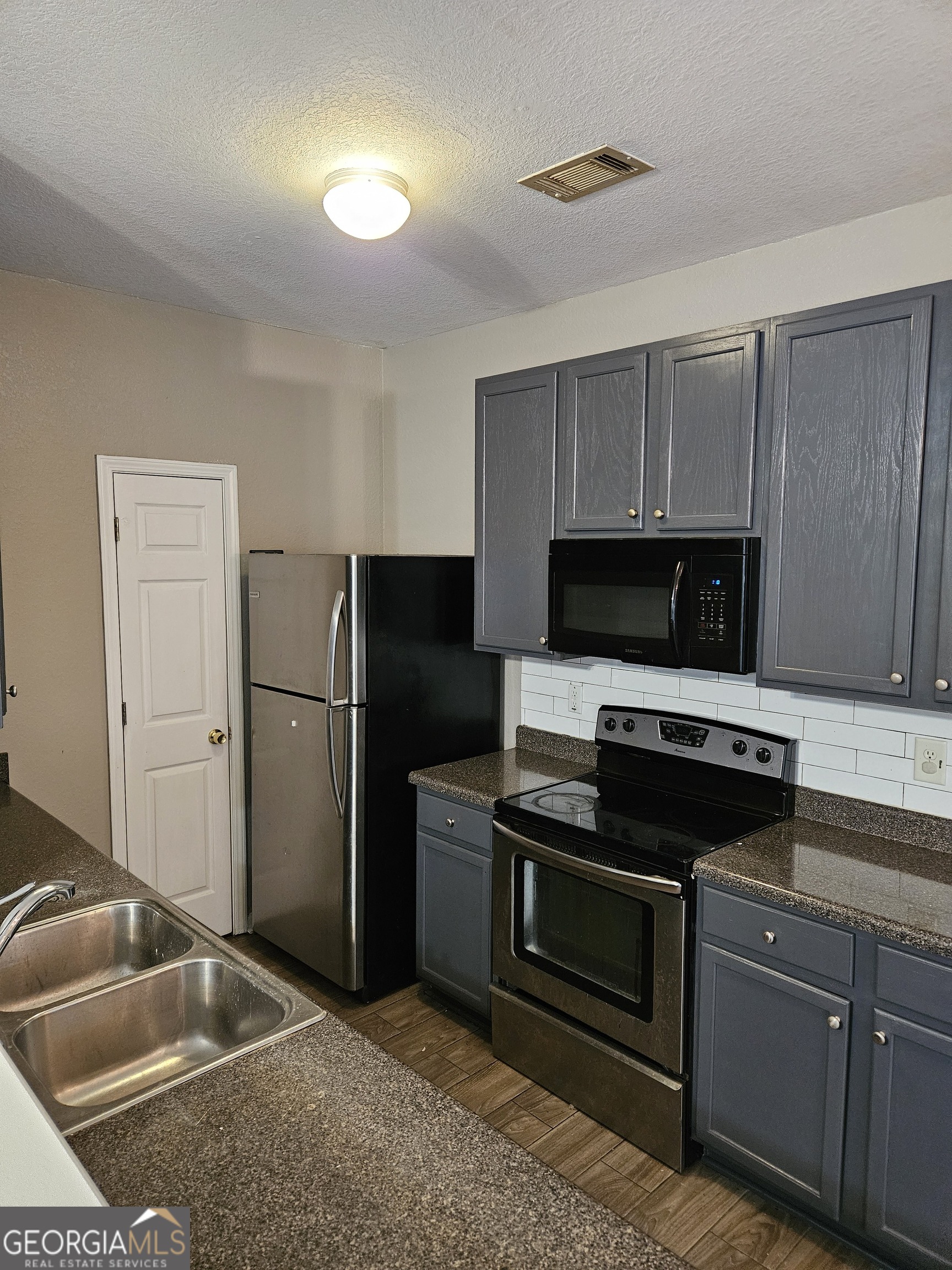 180 Brookview Drive Riverdale, GA 30274 - Photo 11 of 17