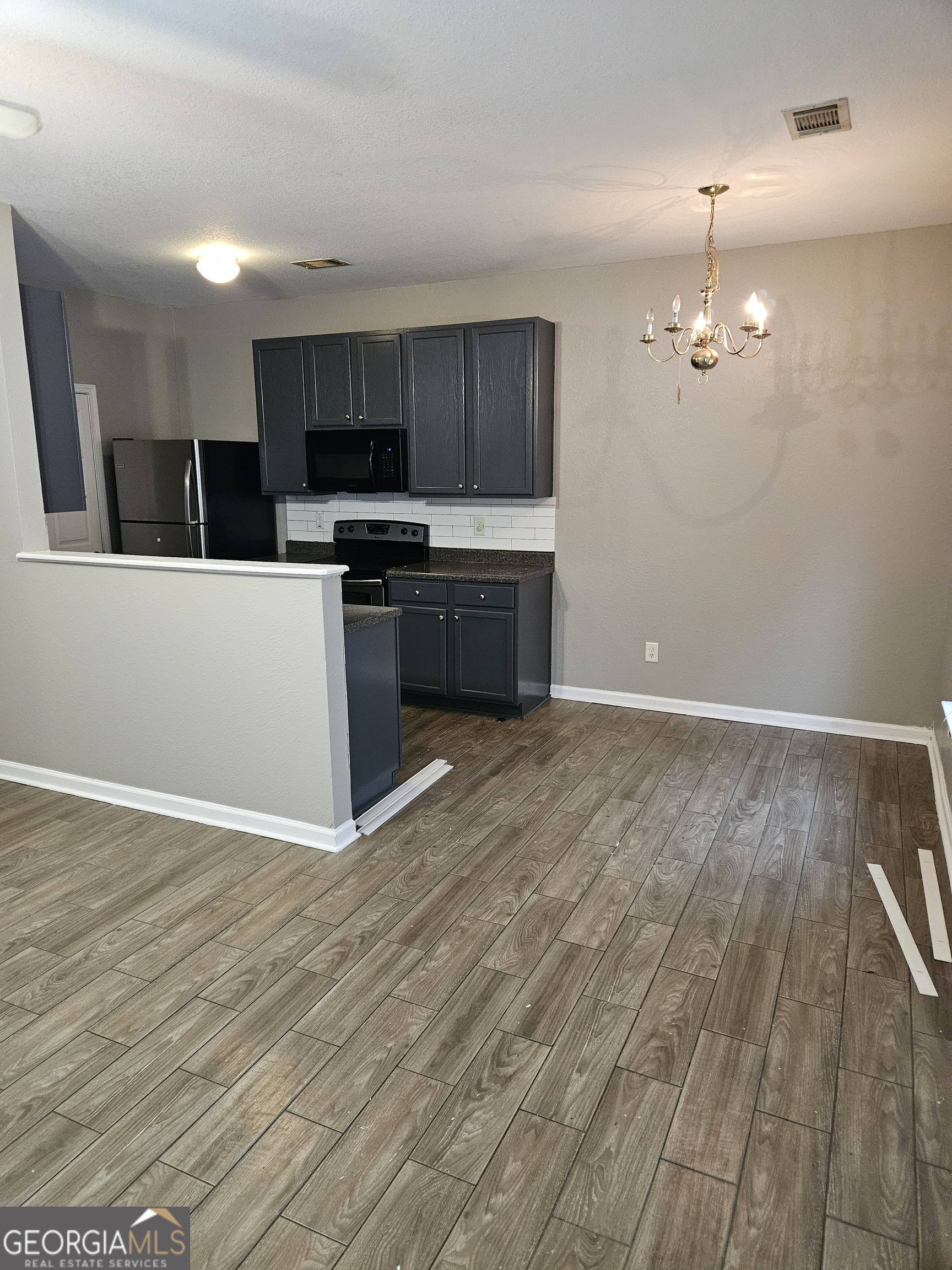 180 Brookview Drive Riverdale, GA 30274 - Photo 7 of 17