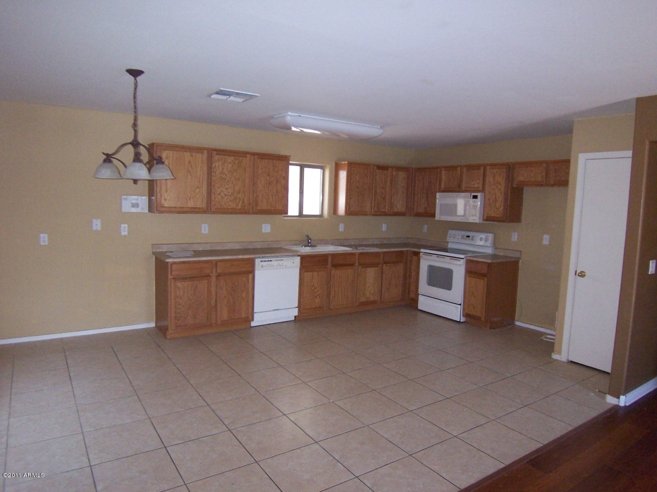 3722 West Carson Road Phoenix, AZ 85041 - Photo 2 of 17 KITCHEN
