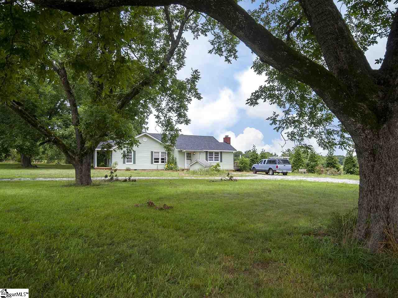 1202 Blue Ridge Avenue Belton, SC 29627 - Photo 3 of 36