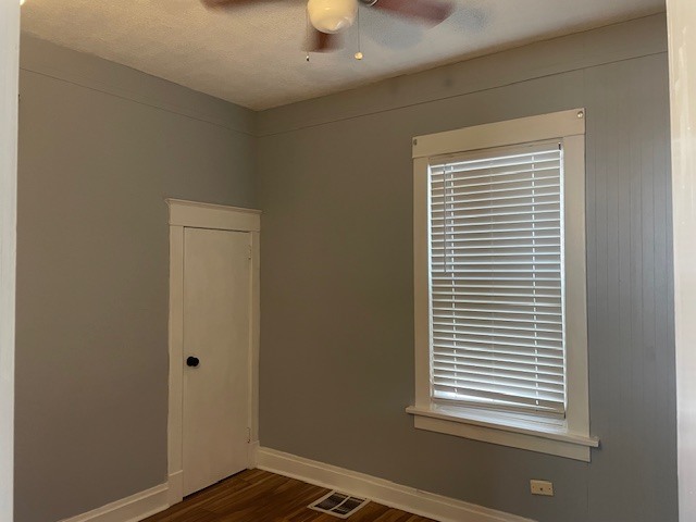 214 North 3rd Street Clinton, IA 52732 - Photo 4 of 7