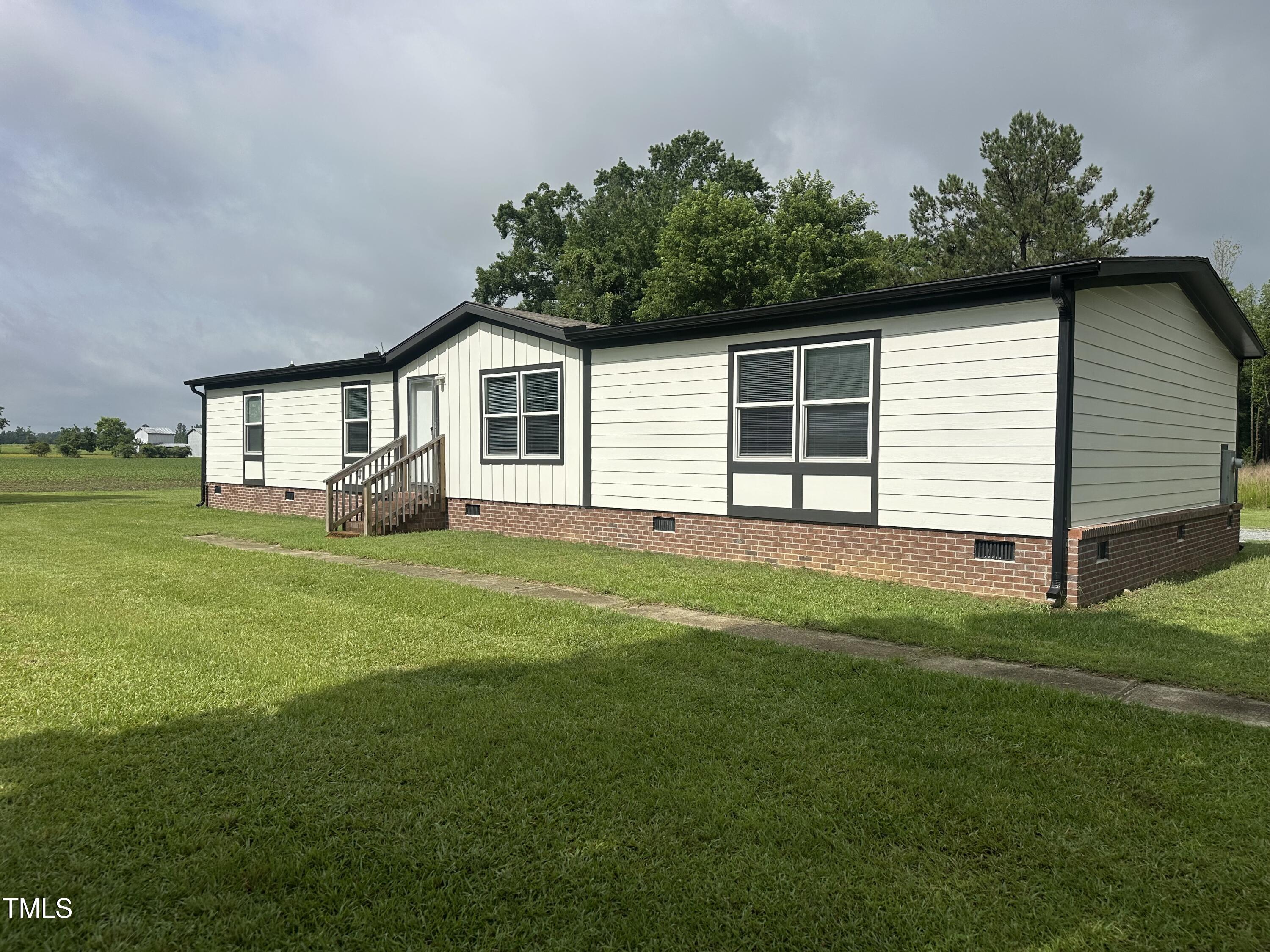 1289 Rhondale Road Selma, NC 27576 - Photo 14 of 18 side of home