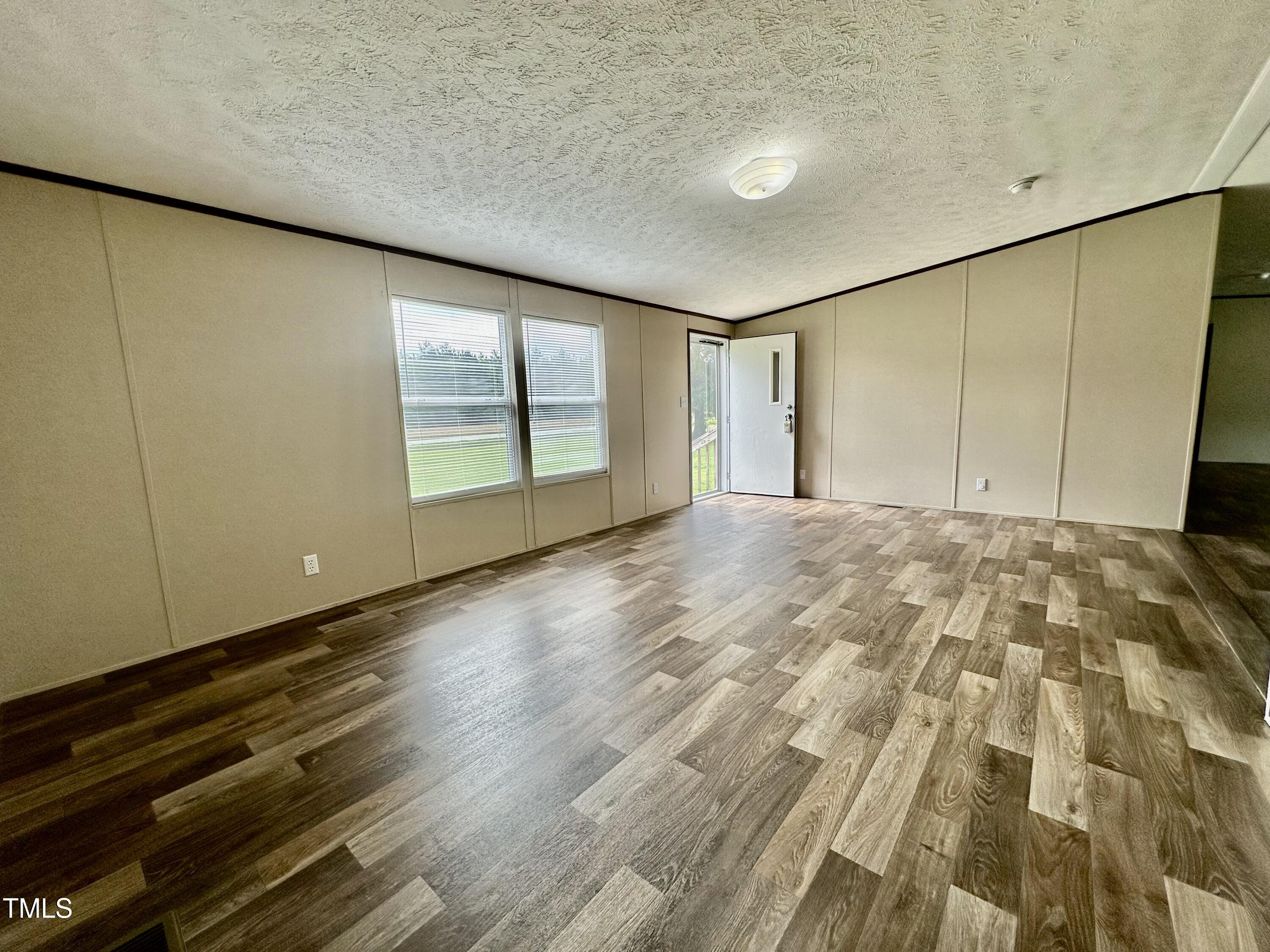 1289 Rhondale Road Selma, NC 27576 - Photo 3 of 18 Living Room