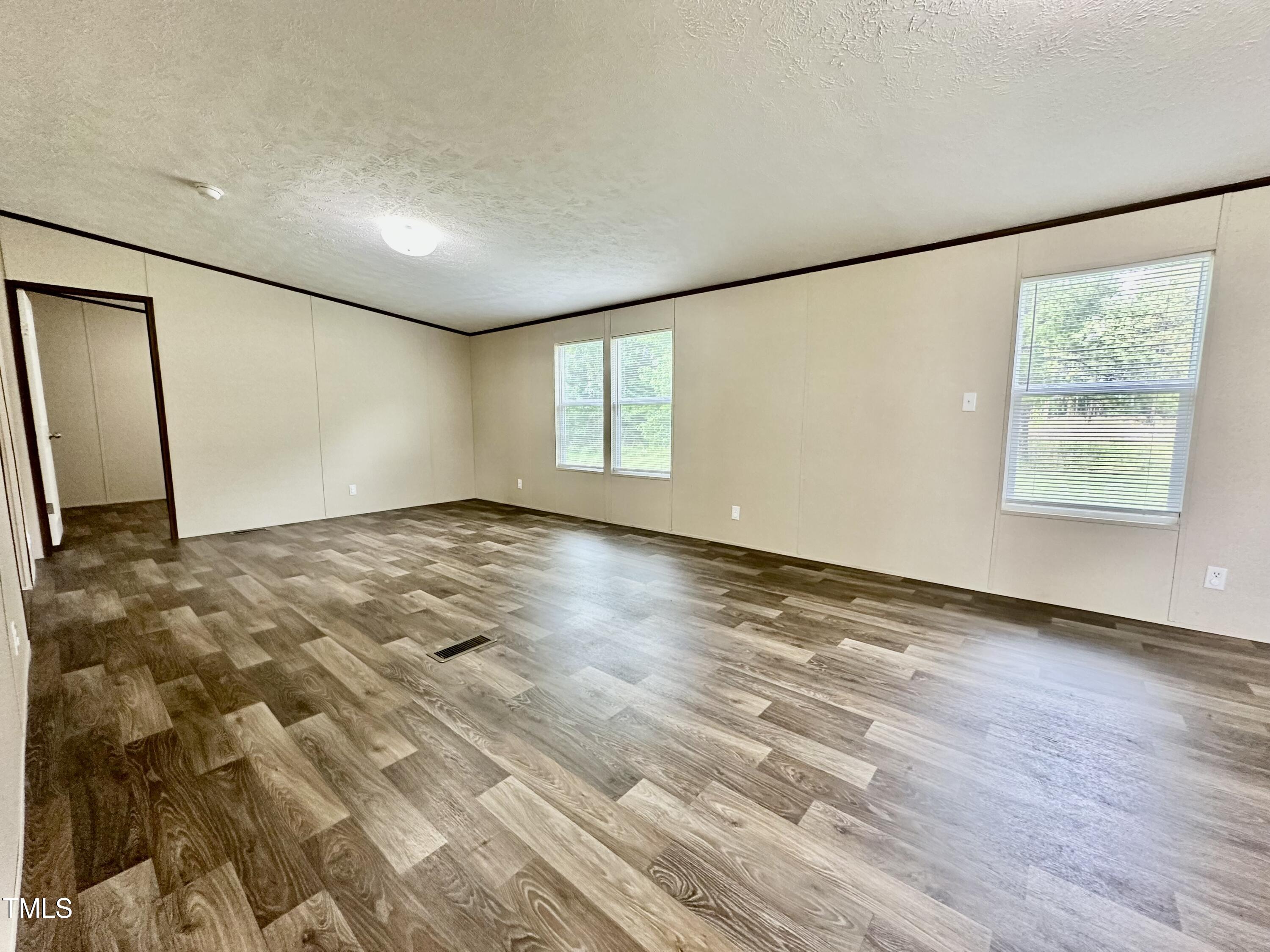 1289 Rhondale Road Selma, NC 27576 - Photo 5 of 18 Living Room