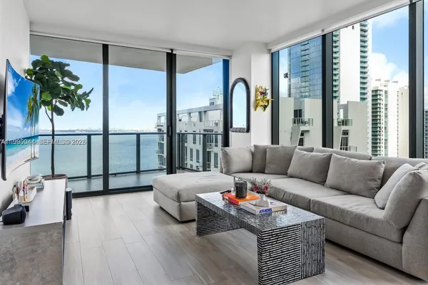 $7,250 | 460 Northeast 28th Street, Unit 2008, Miami, FL 33137