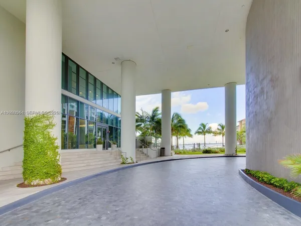 $7,250 | 460 Northeast 28th Street, Unit 2008, Miami, FL 33137