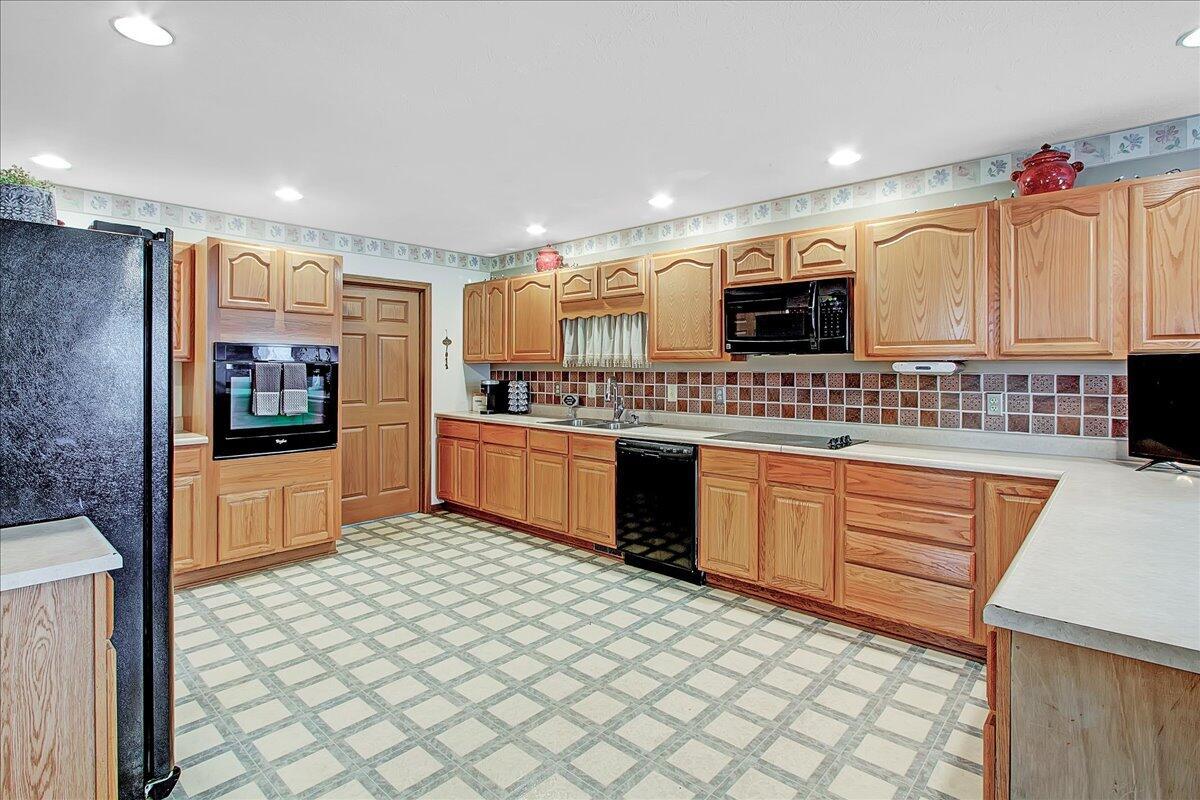 693 Lippincott Road Urbana, OH 43078 - Photo 10 of 50 10-IMG_4044_5_6