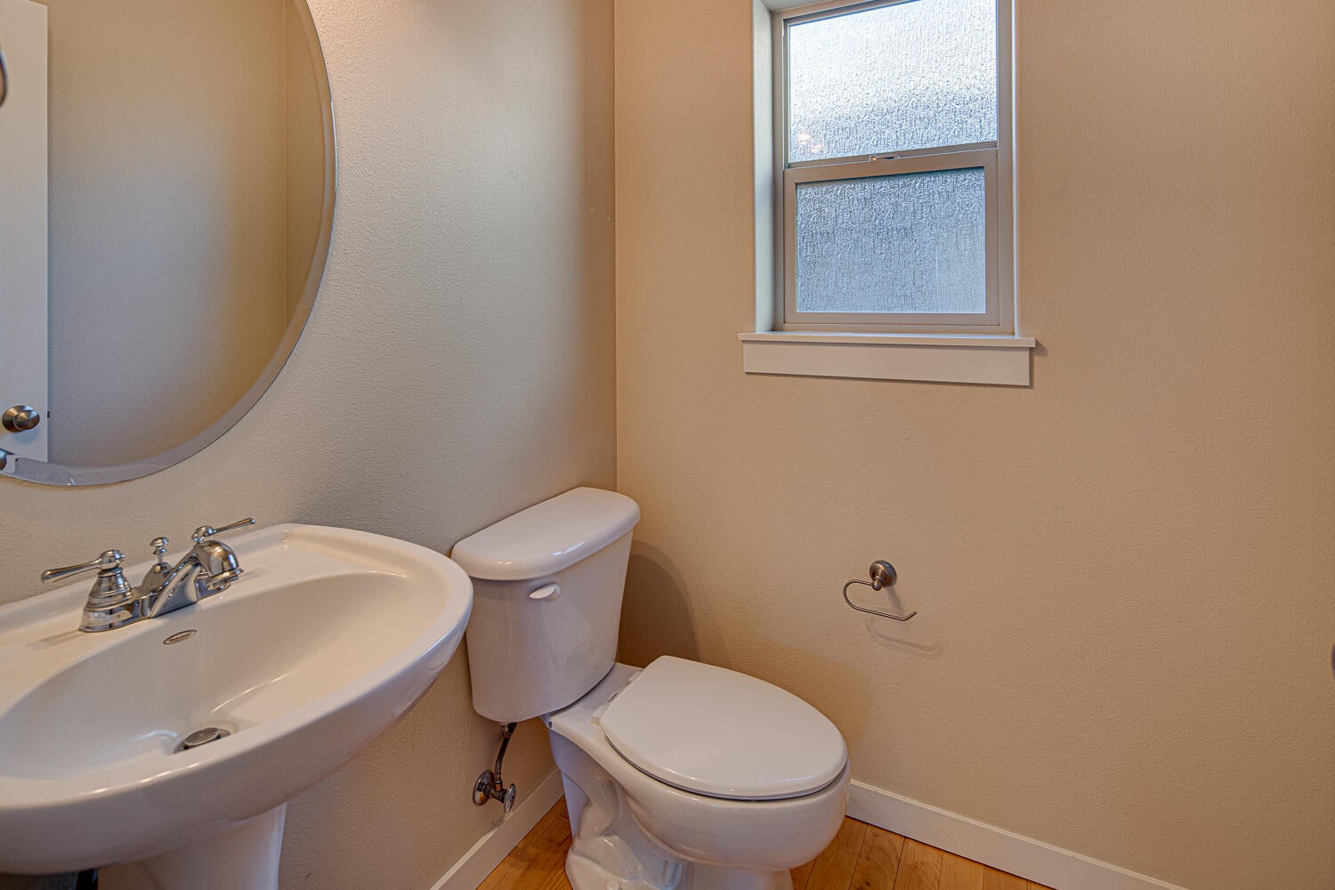 62006 Dantili Road Bend, OR 97701 - Photo 13 of 26 Half bath with pedestal sink