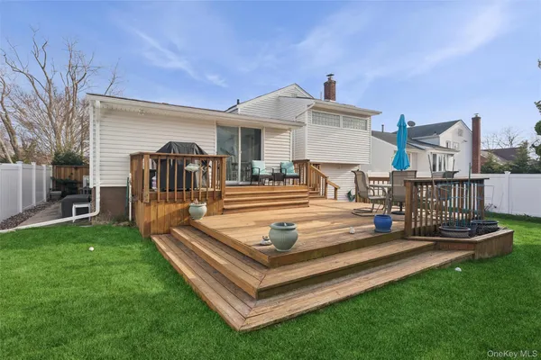 $825,000 | 2459 Marie Court, Bellmore, NY 11710