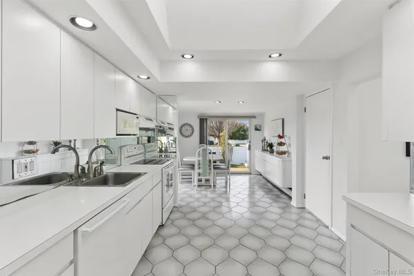 $825,000 | 2459 Marie Court, Bellmore, NY 11710