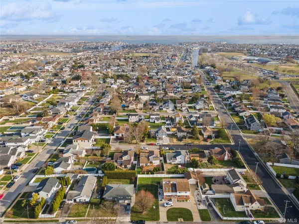 $825,000 | 2459 Marie Court, Bellmore, NY 11710