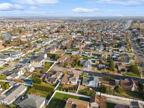 $825,000 | 2459 Marie Court, Bellmore, NY 11710