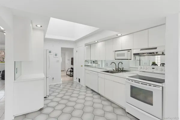 $825,000 | 2459 Marie Court, Bellmore, NY 11710