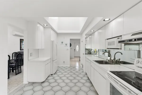 $825,000 | 2459 Marie Court, Bellmore, NY 11710