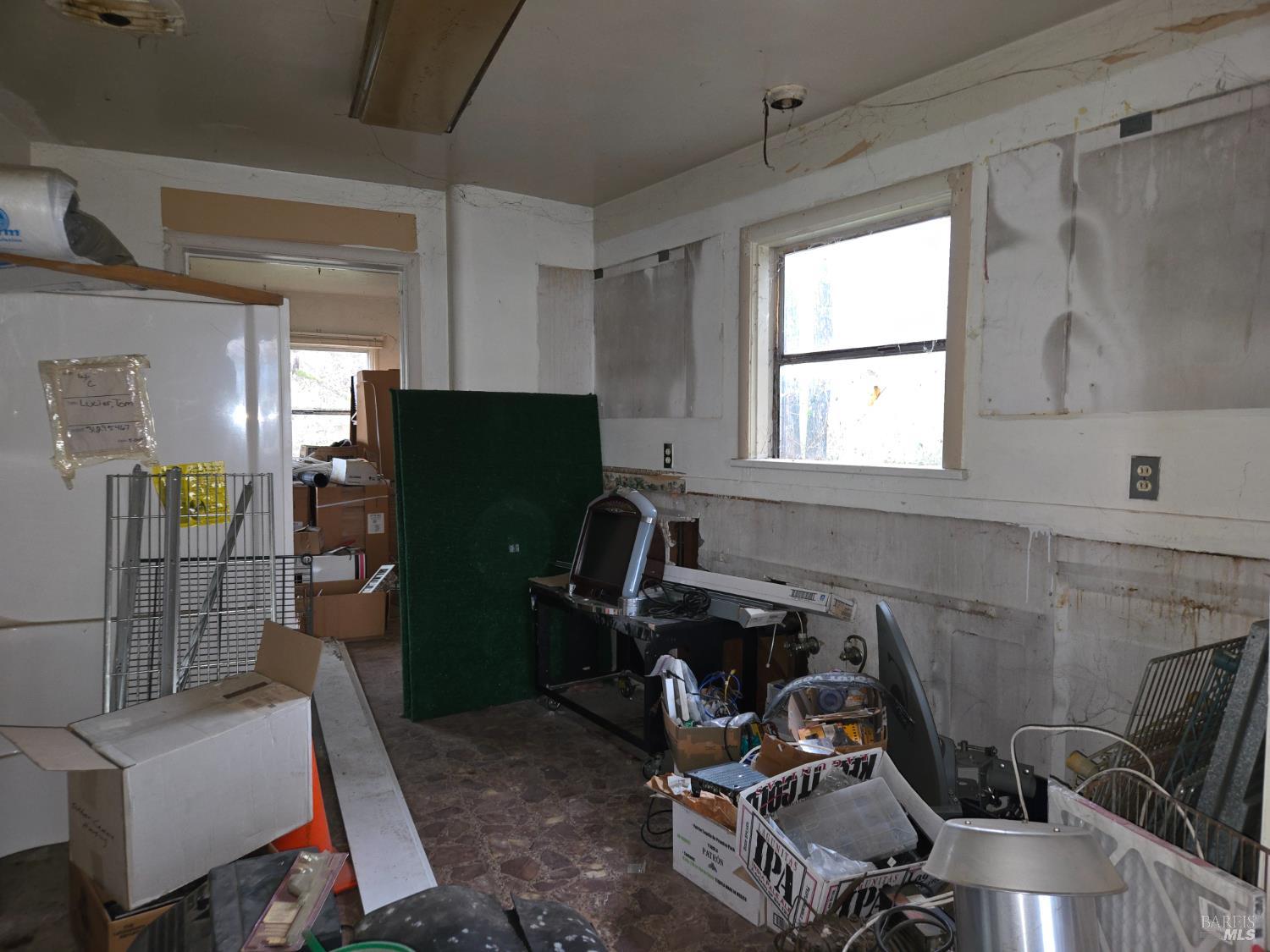 244 South Main Street Willits, CA 95490 - Photo 39 of 48 a room with furniture a air conditioner and a window