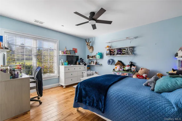 a bed room with bed and windows