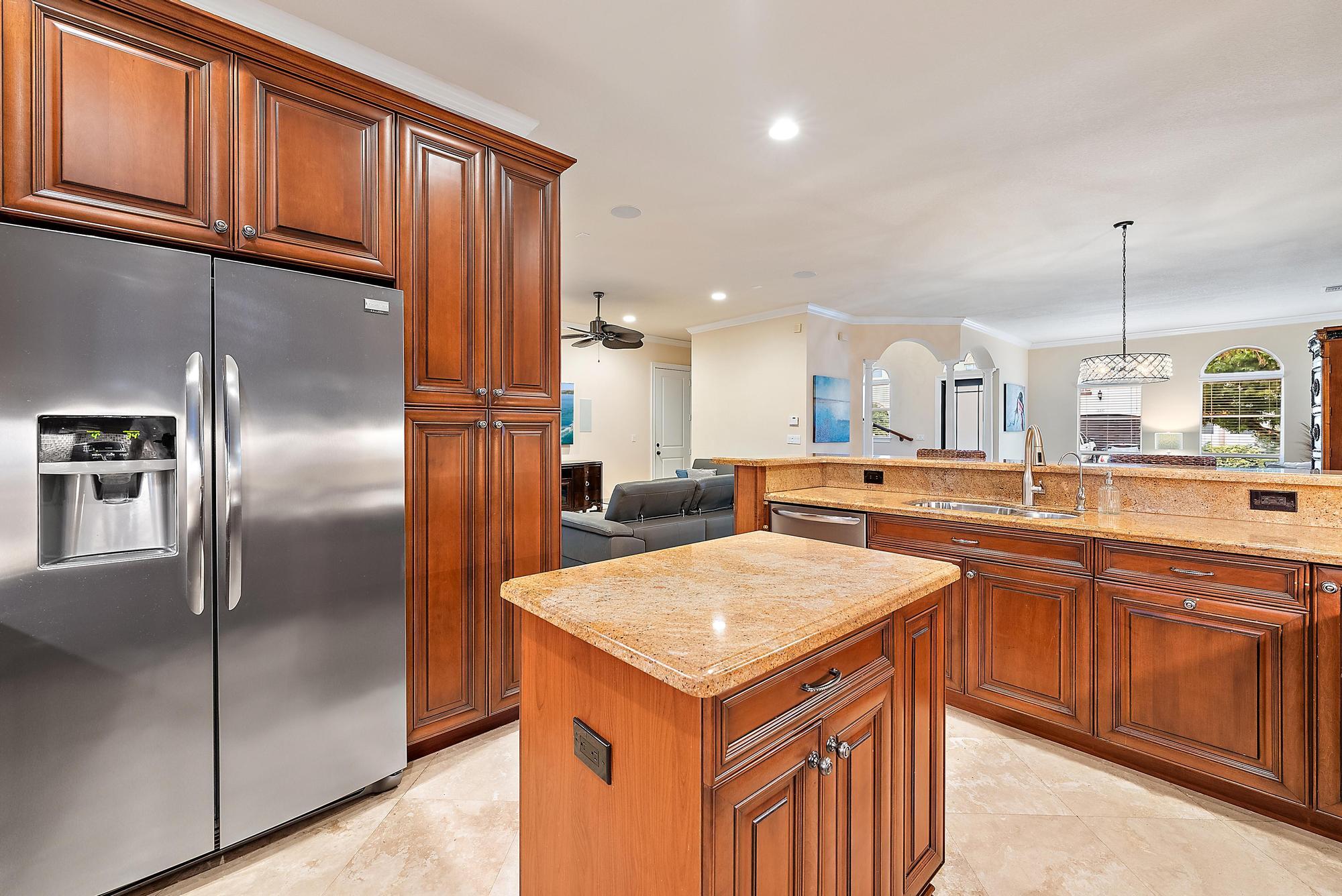 107 Via Poinciana Lane Boca Raton, FL 33487 - Photo 11 of 40 107 Via Poinciana Ln-14