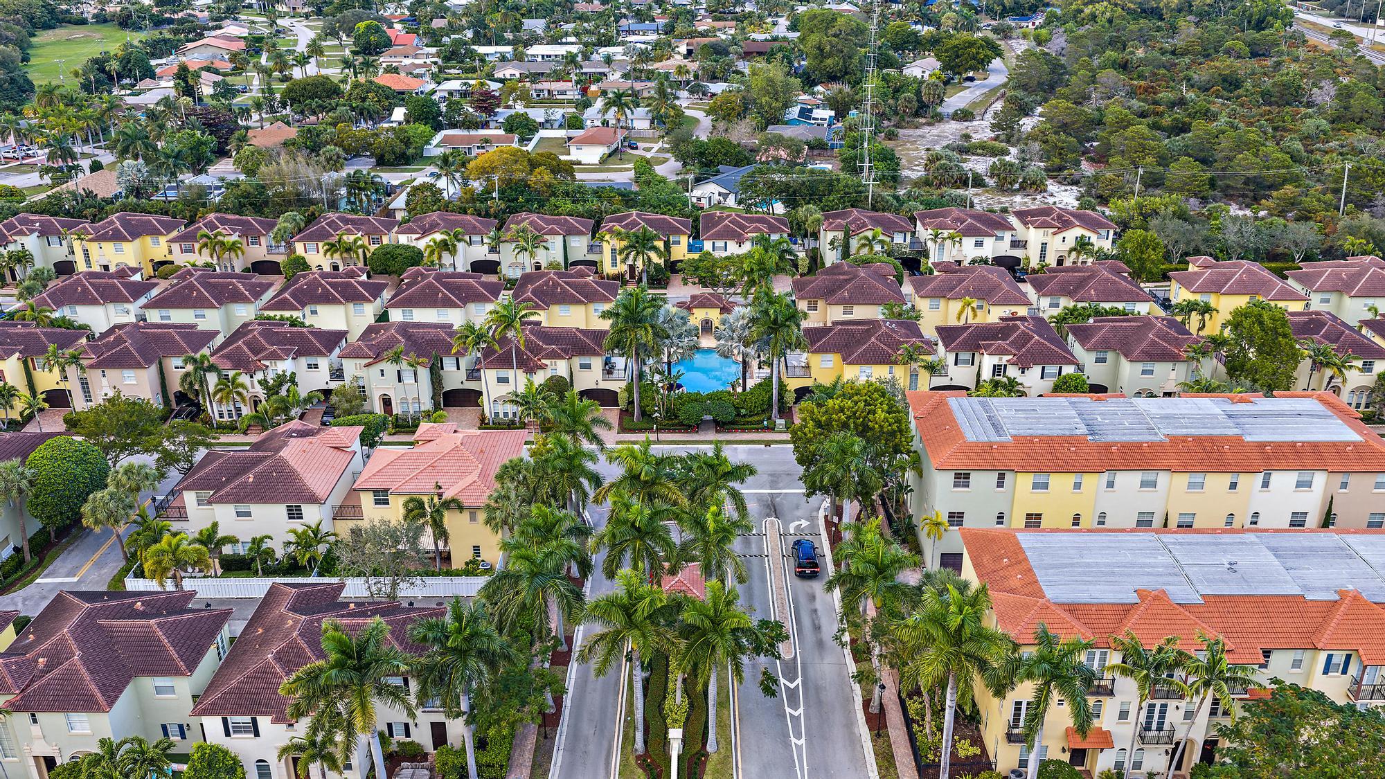 107 Via Poinciana Lane Boca Raton, FL 33487 - Photo 37 of 40 107 Via Poinciana Ln-32