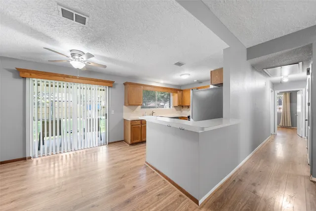 $2,100 | 7 Rockridge Court, The Woodlands, TX 77381