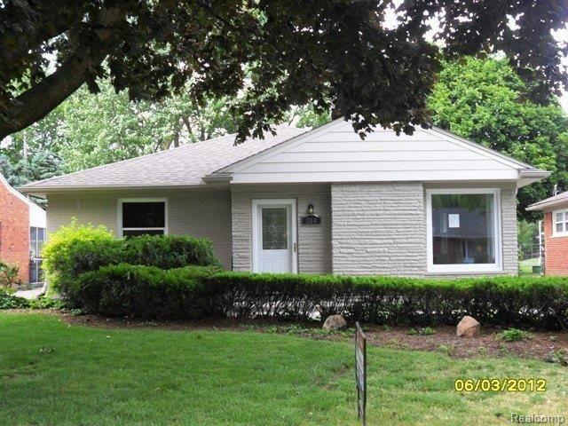 204 Ridgemont Road Grosse Pointe, MI 48236 - Photo 1 of 25 =PRIMARY.JPG