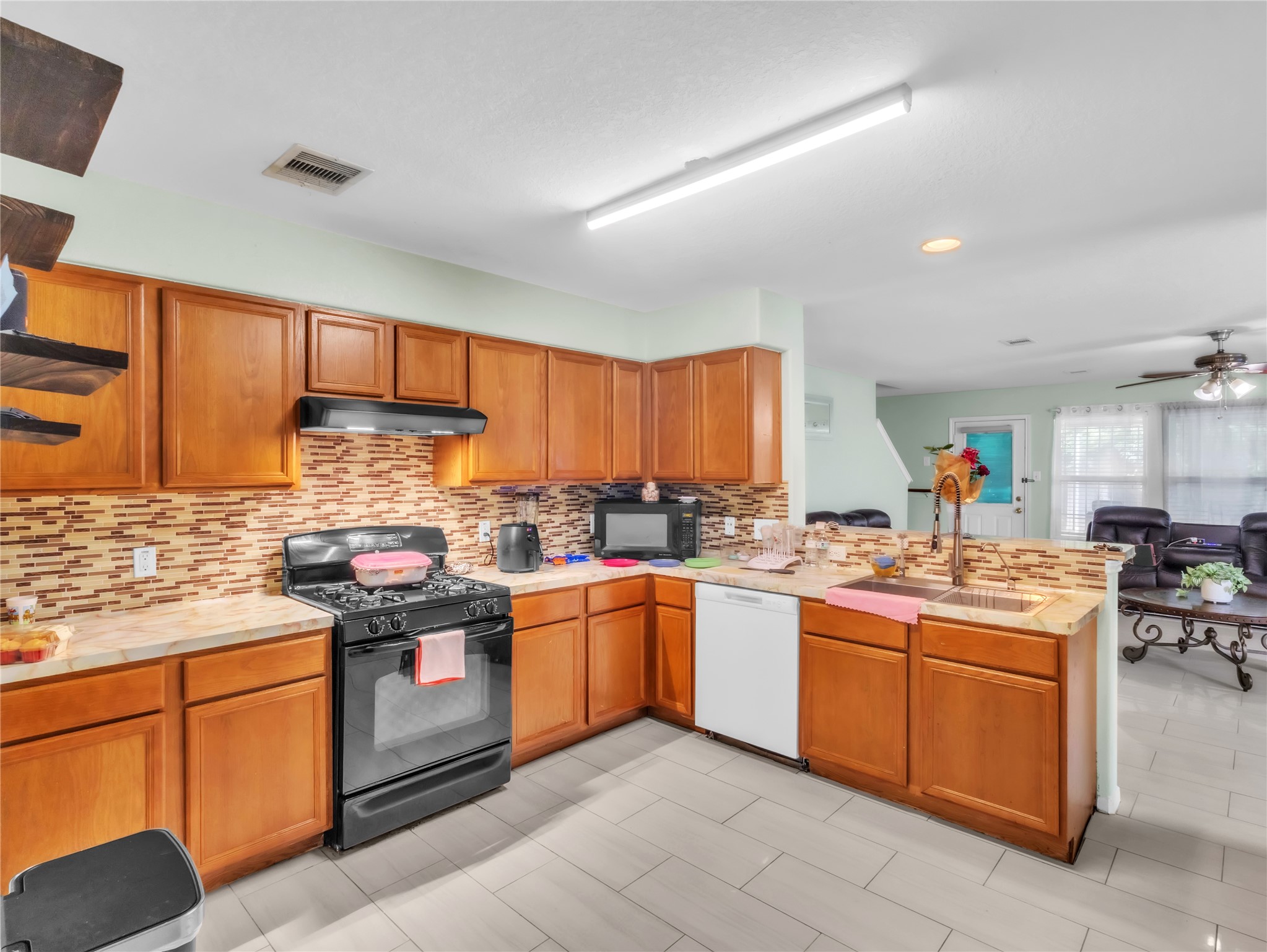 10515 Ince Lane Houston, TX 77040 - Photo 9 of 31 Kitchen