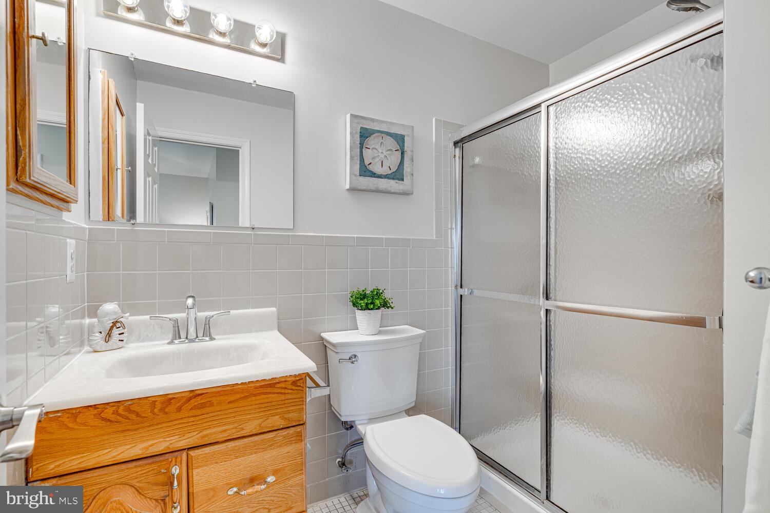 17605 Cashell Road Olney, MD 20832 - Photo 30 of 78 Primary En Suite