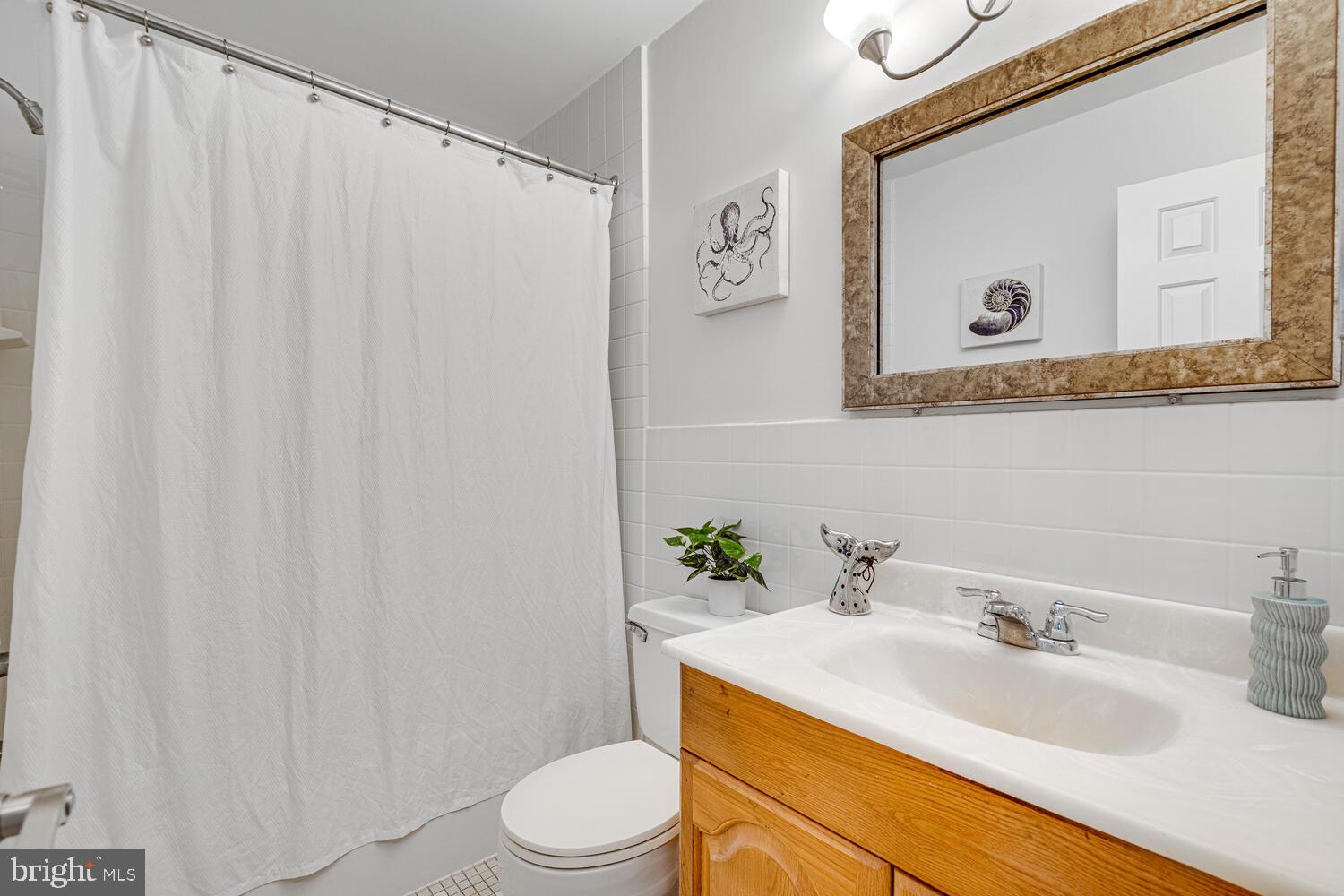 17605 Cashell Road Olney, MD 20832 - Photo 31 of 78 Hall Full Bath