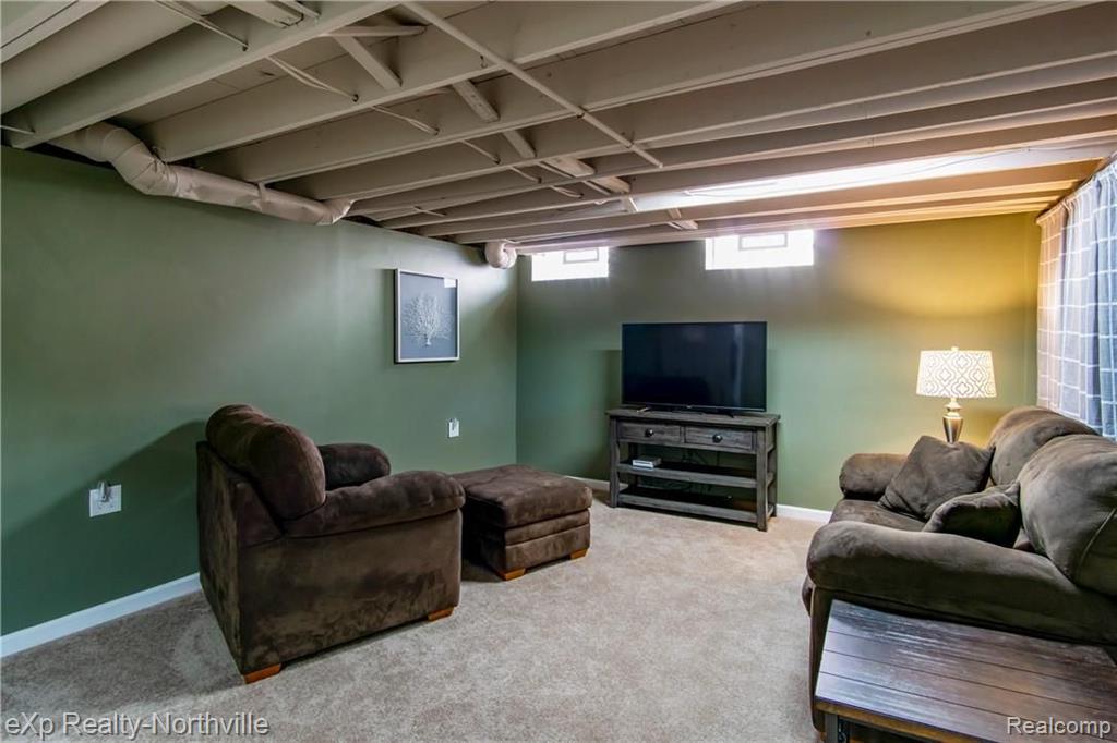 28122 Yorktown Road Farmington Hills, MI 48331 - Photo 14 of 15