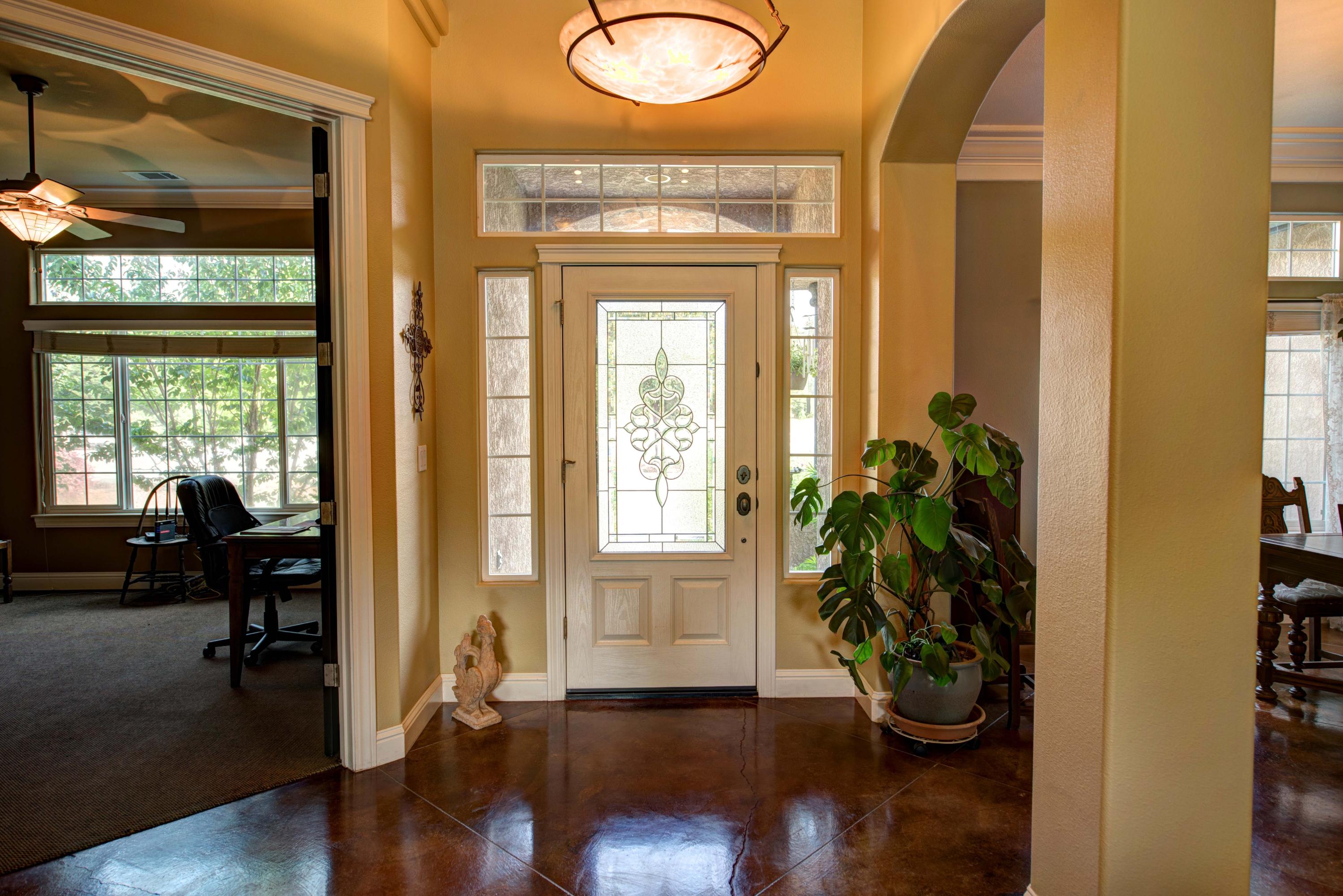 9787 Oak Run Road Oak Run, CA 96069 - Photo 21 of 67 Entryway