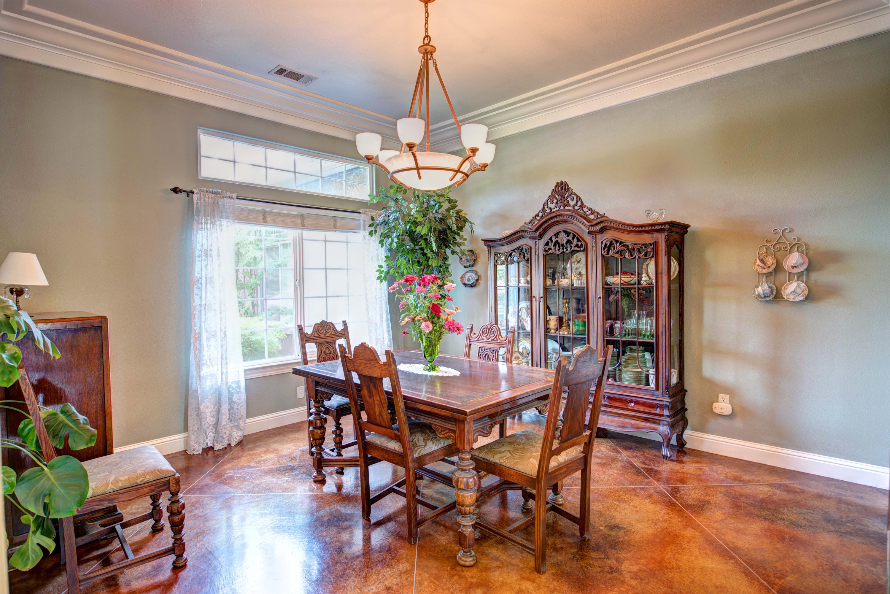 9787 Oak Run Road Oak Run, CA 96069 - Photo 27 of 67 Formal Dining