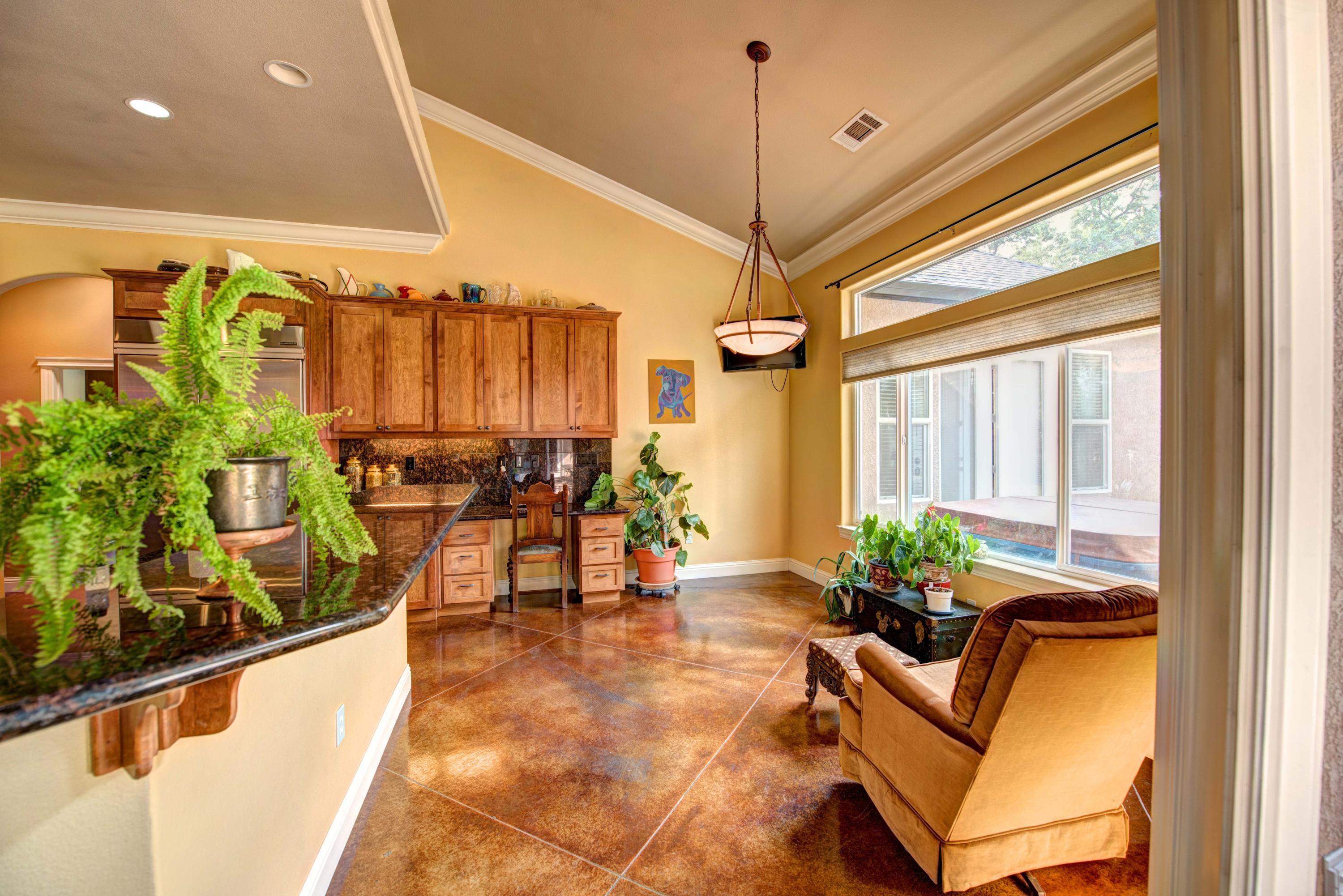 9787 Oak Run Road Oak Run, CA 96069 - Photo 34 of 67 Breakfast room