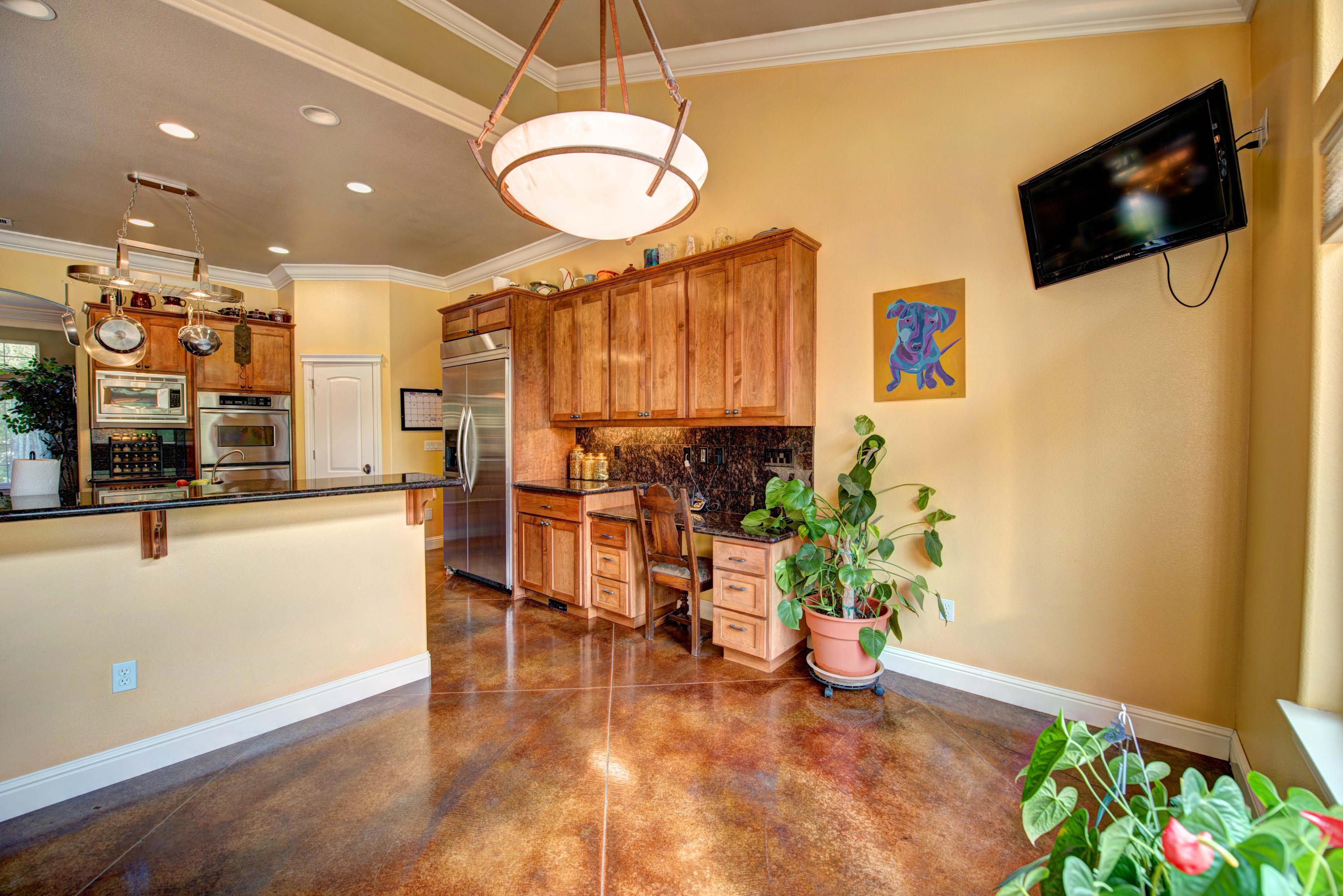 9787 Oak Run Road Oak Run, CA 96069 - Photo 35 of 67 Breakfast bar with desk area