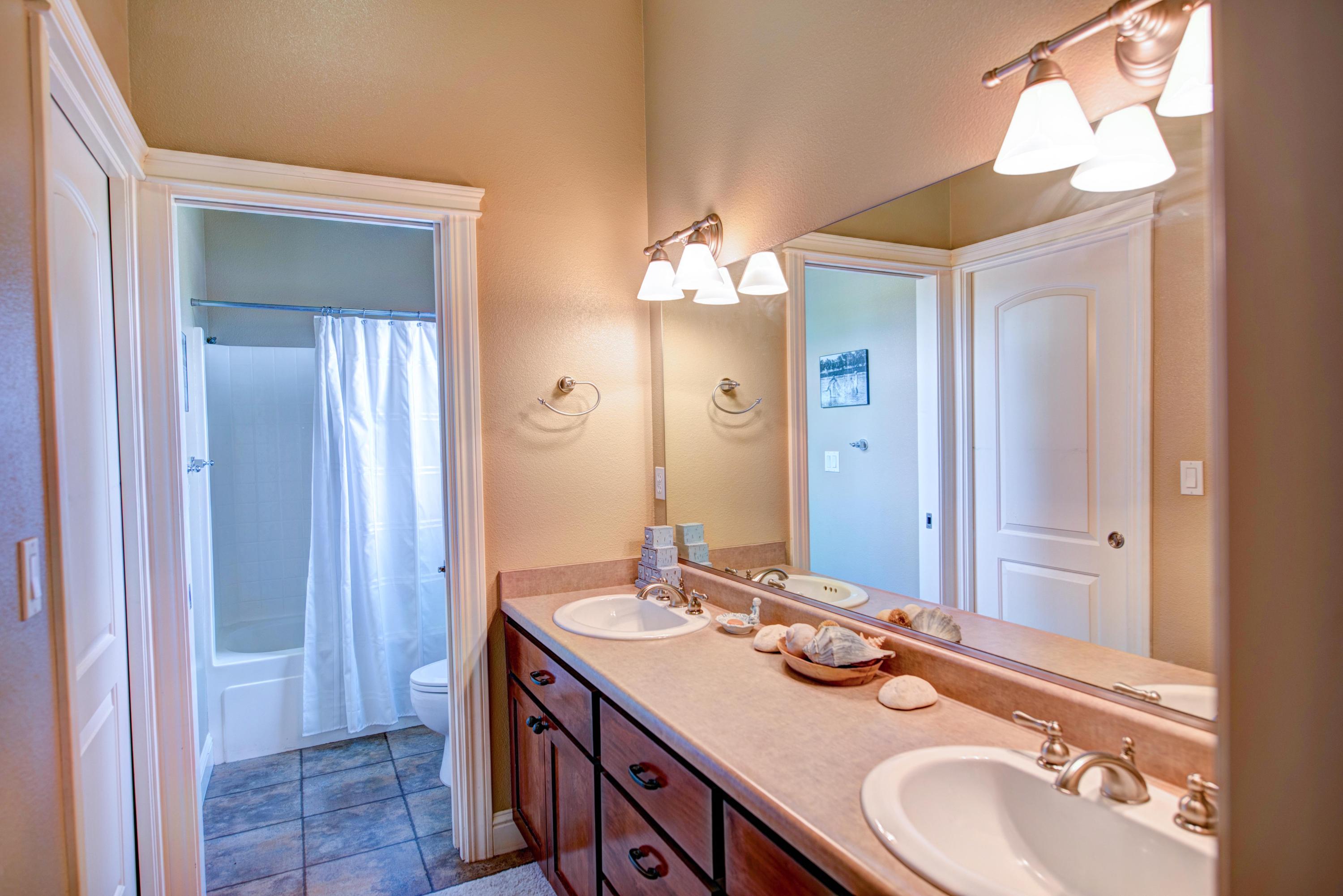 9787 Oak Run Road Oak Run, CA 96069 - Photo 55 of 67 Jack and Jill bathroom
