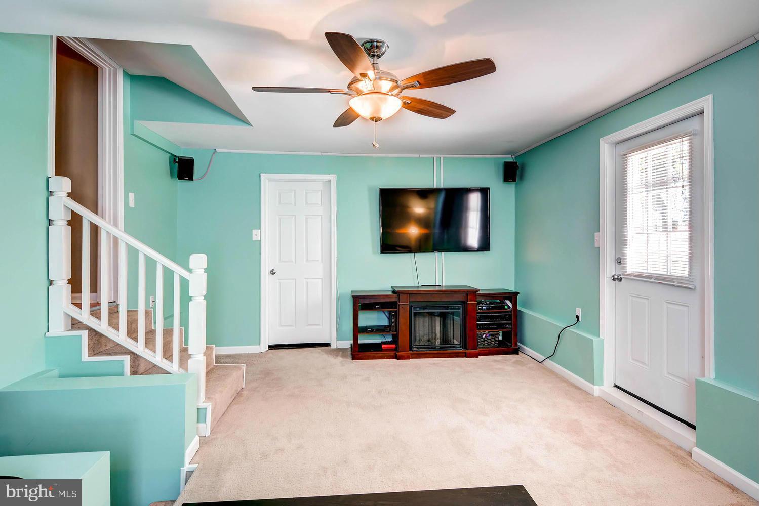 4124 Eder Road Baltimore, MD 21222 - Photo 6 of 29 Living Room
