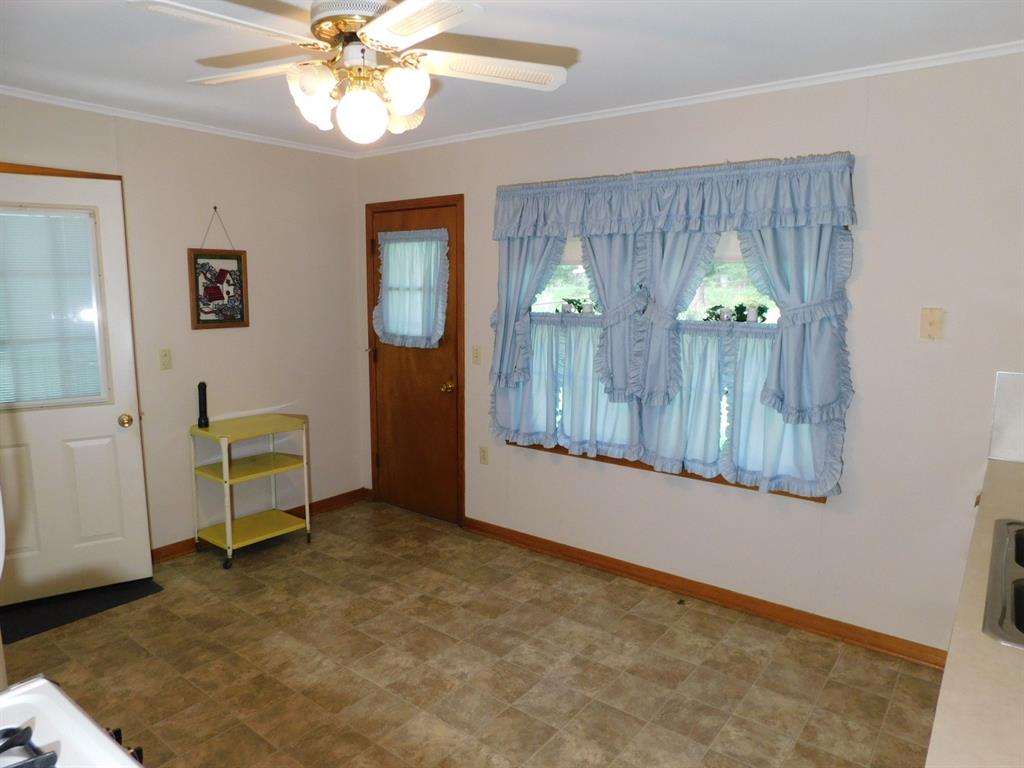 107 5th Street Northeast Springhill, LA 71075 - Photo 16 of 26