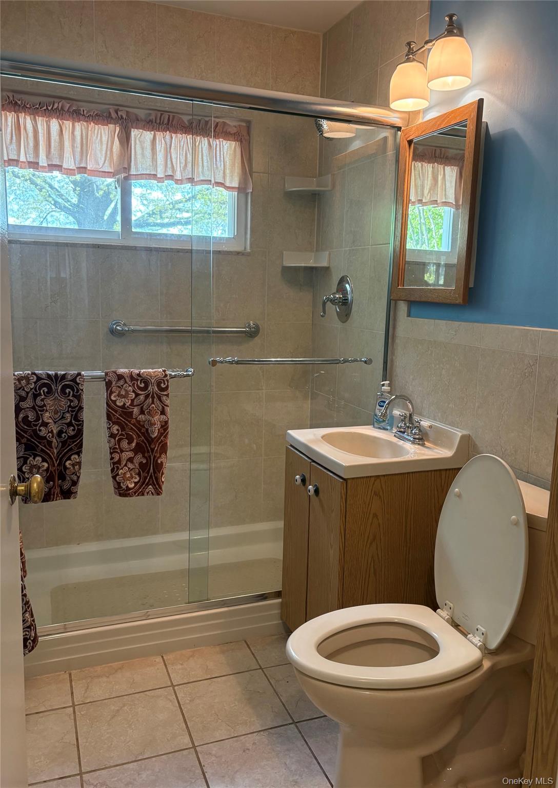 2 Dwarf Lane Wantagh, NY 11793 - Photo 12 of 22 Ground floor - full bathroom #1