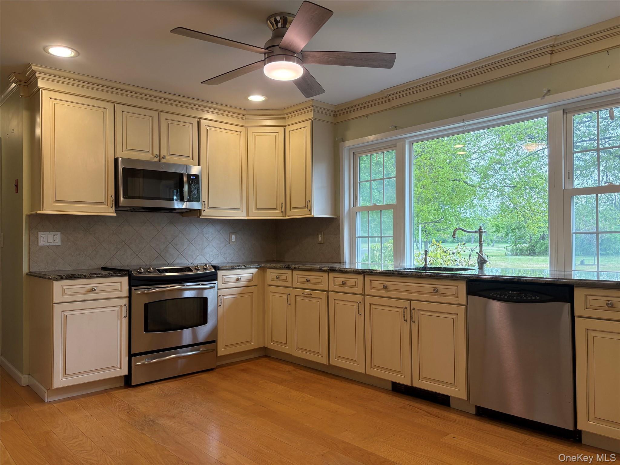 2 Dwarf Lane Wantagh, NY 11793 - Photo 9 of 22 Eat in kitchen