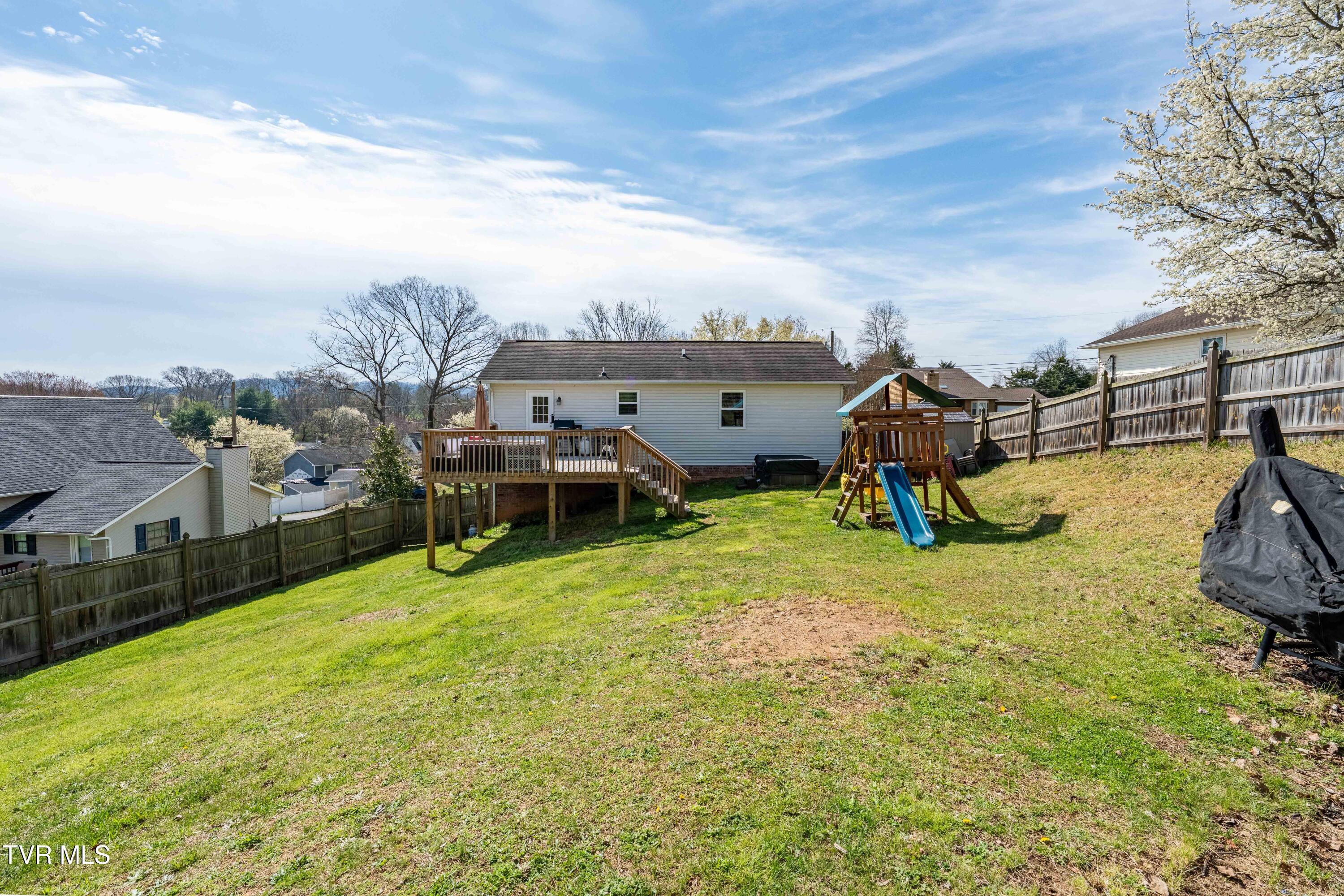 283 Ridgeview Drive Gray, TN 37615 - Photo 12 of 46 283 Ridgeview Dr (11 of 46)